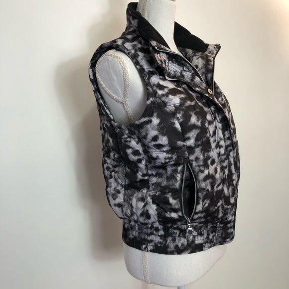 Calvin Klein Blk White Animal Print Puffer Vest - Picture 2 of 8